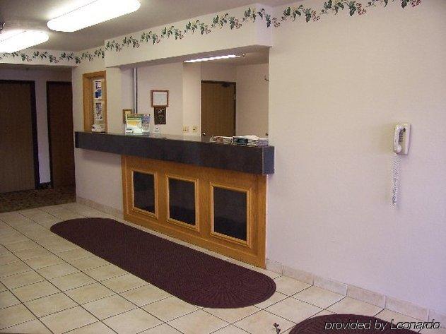 Budget Host Inn & Suites North Branch Интериор снимка